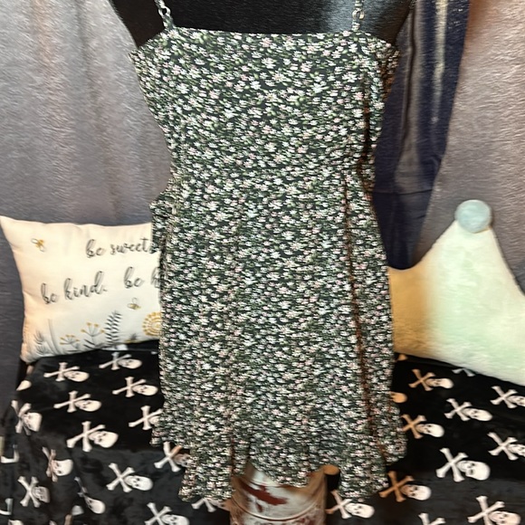 Hollister Floral Dress - Picture 2 of 7